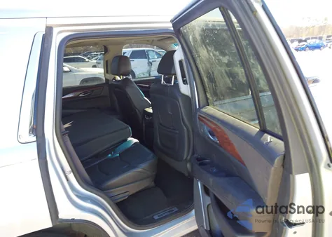 2015 Cadillac Escalade Luxury z USA, uszkodzony, nr VIN 1GYS4MKJ2FR743090